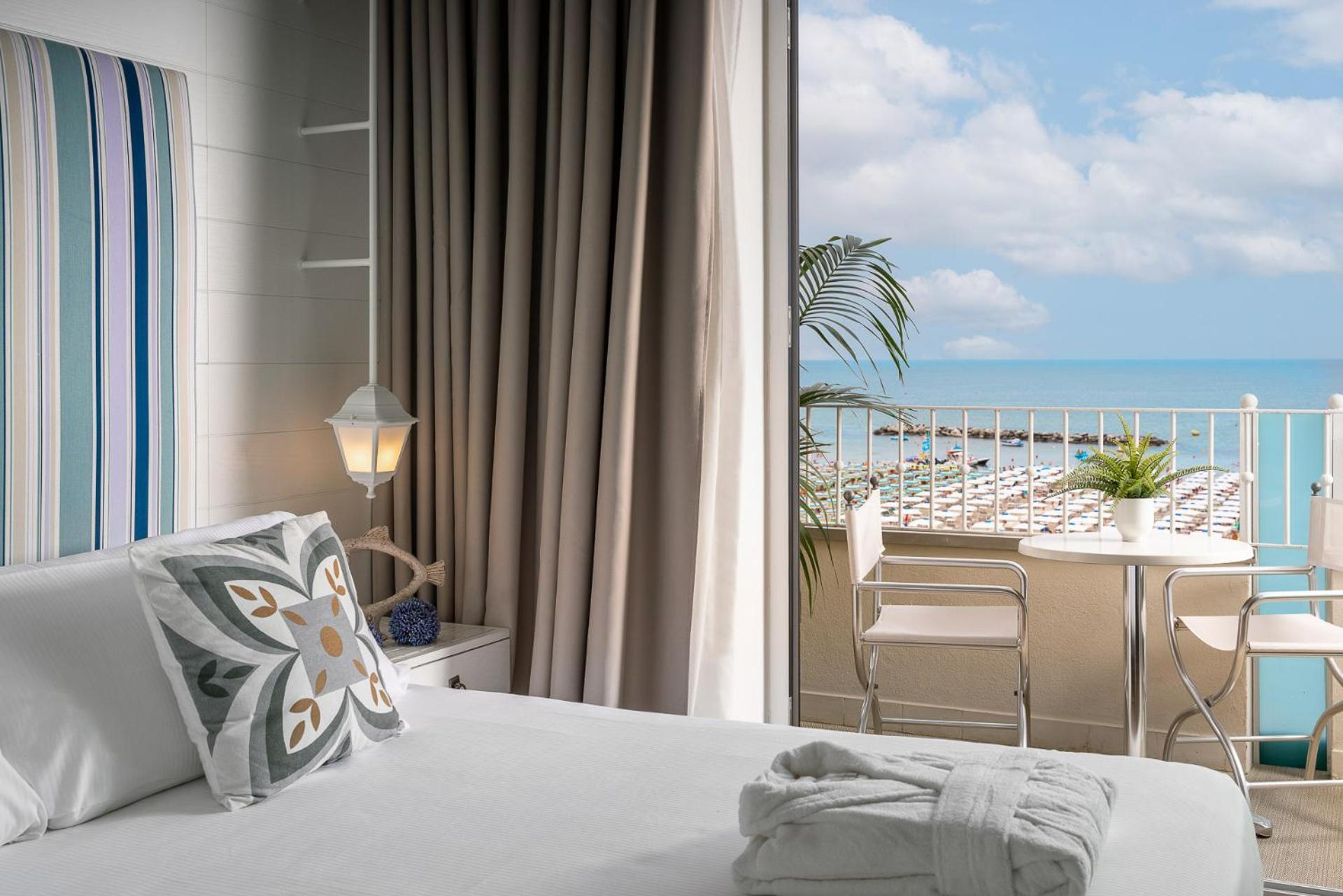 Luxor Beach Boutique Hotel Cattolica Ngoại thất bức ảnh